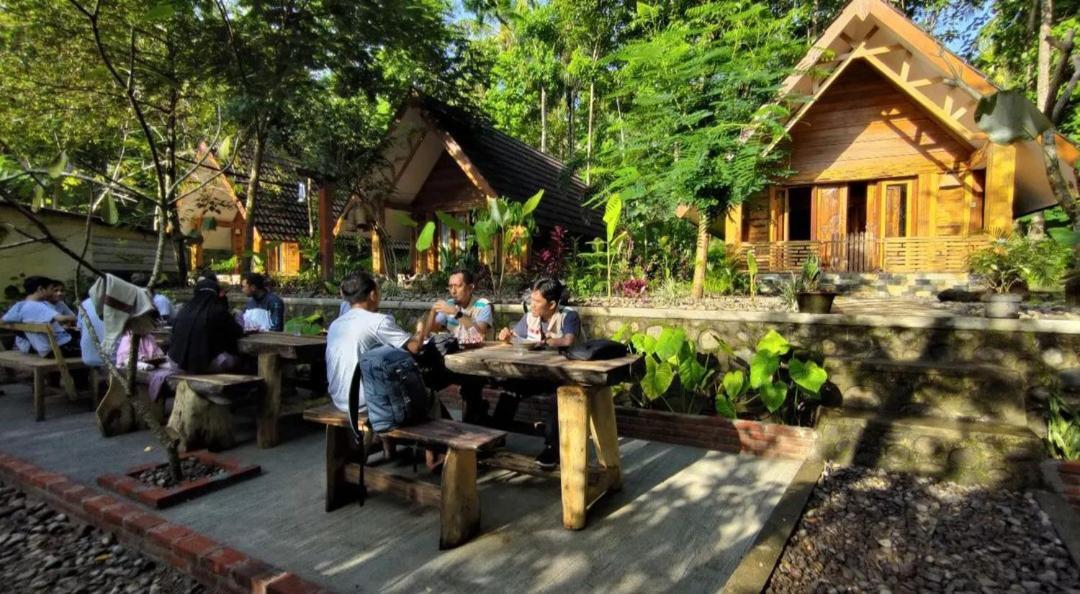 Rangsot Inn Pemenang Exterior foto